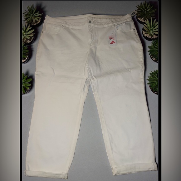 NWT Old Navy White Boyfriend Ankle/Cropped Jeans Plus Size 24 - Picture 1 of 5